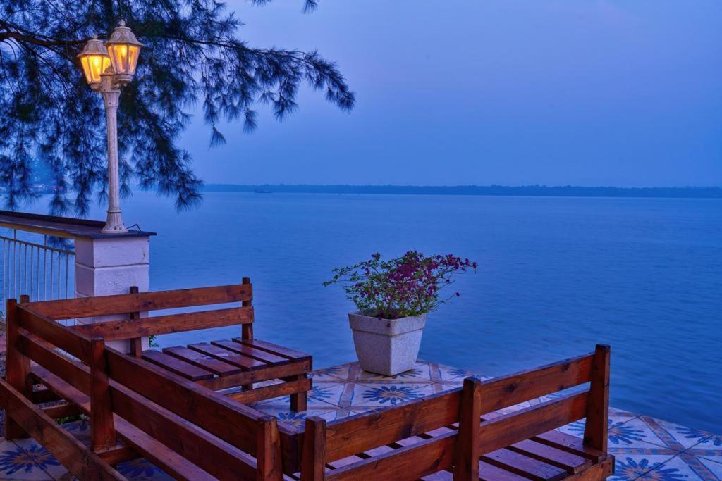 Blu Missel By The River Ribandar Buitenkant foto