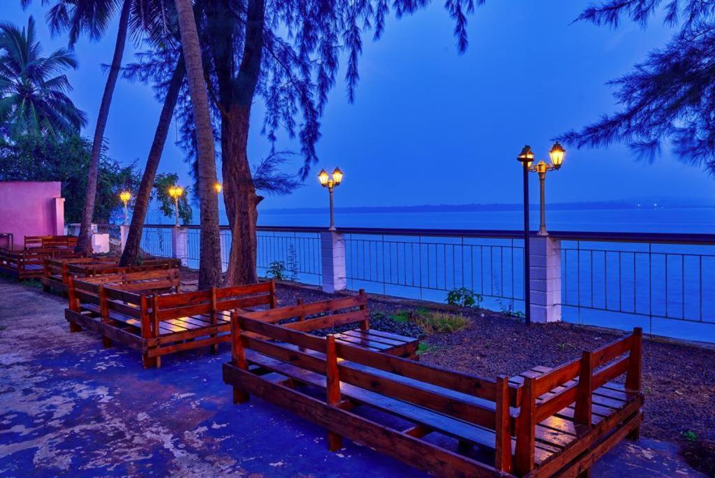Blu Missel By The River Ribandar Buitenkant foto